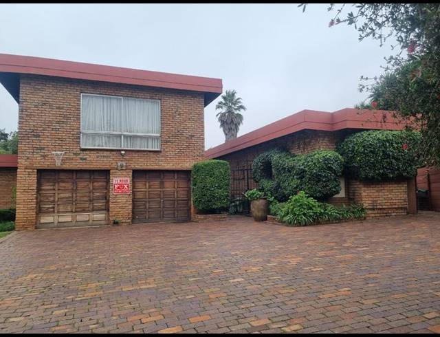 4 BEDROOM HOUSE FOR SALE IN GLENVISTA